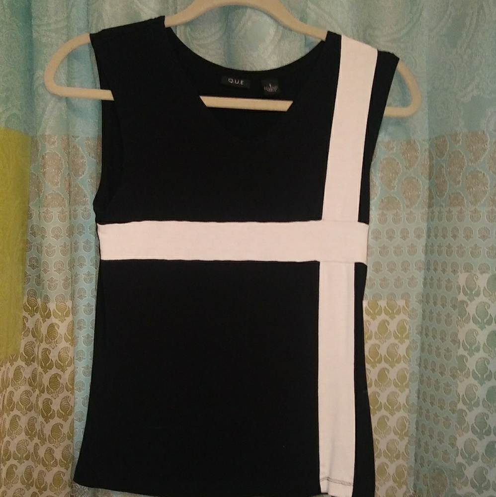 Q.U.E sleeveless top